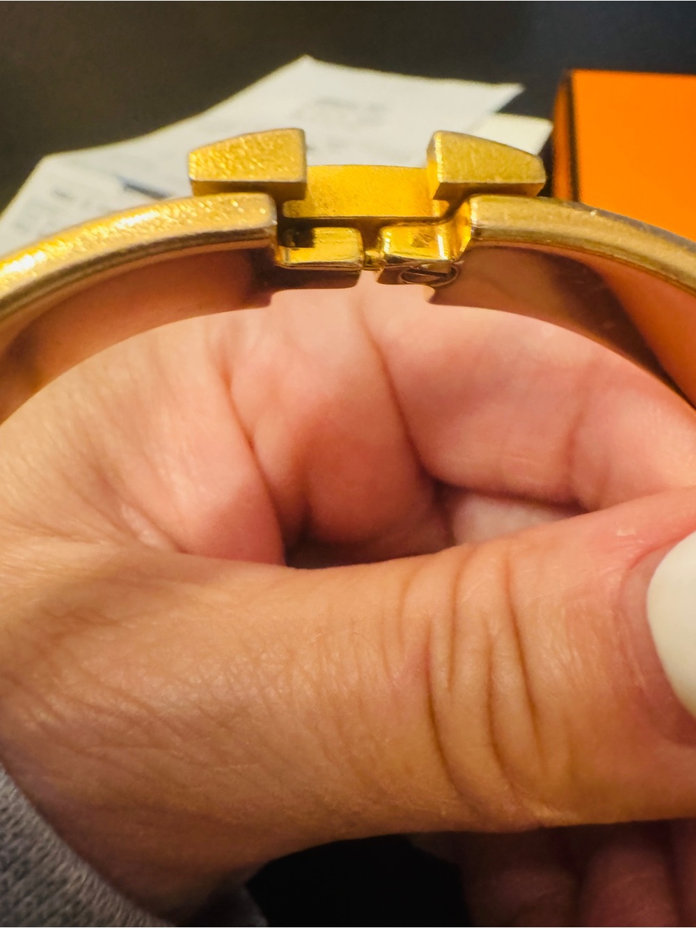 Authentic Hermès Clic H Enamel PM Bracelet in White and Yellow Gold with Receipt - Picture 2 of 14